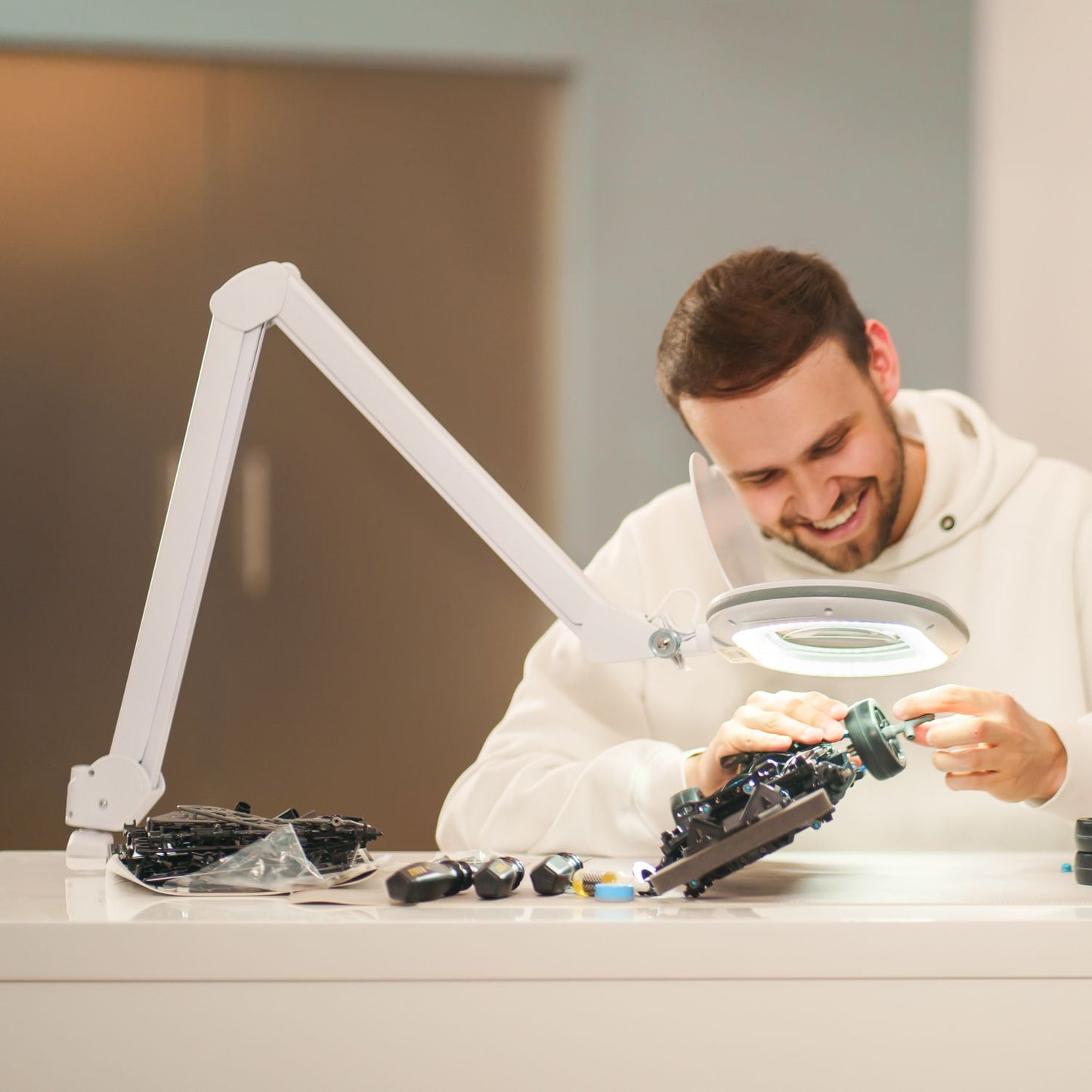 Lumeno 861XGR Lámpara lupa/lámpara de trabajo con 60 LEDs lente oval, anillo de goma